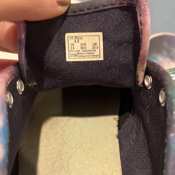 Vans - Picture 3 of 3